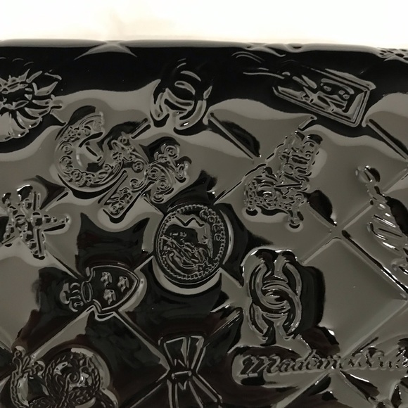 Excellent condition Chanel Lucky Symbols Billfold Patent Wallet - Picture 4 of 12